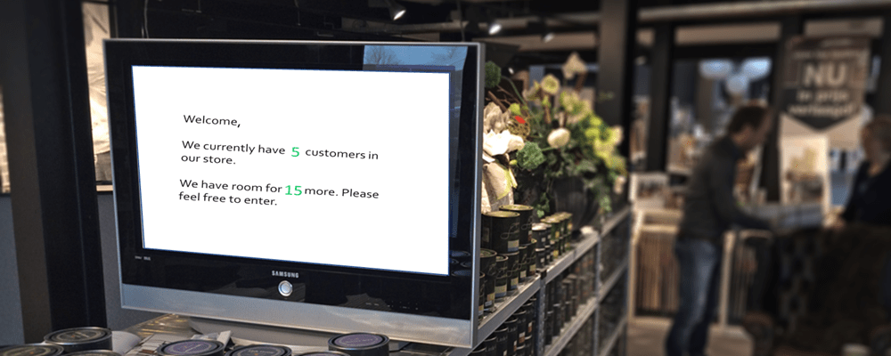 Um monitor exibindo um número de clientes ao vivo em uma loja, alimentado por REST-API, em uma loja