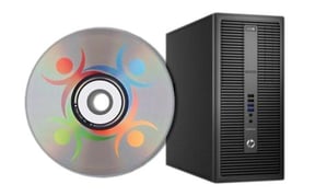 CD com o logotipo do usuário ao lado de uma torre de PC da Hewlett-Packard