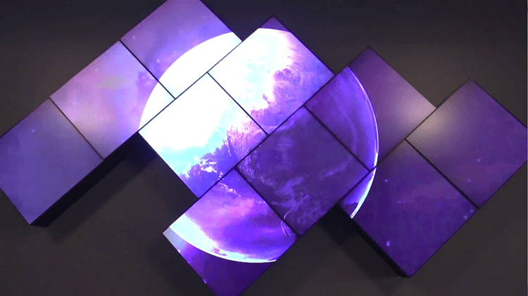 Parede de vídeo artística com arte lunar púrpura