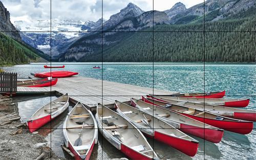 Uma foto do Lago Louise e sua doca com barcos vermelhos, em uma parede de vídeo 5 por 5 painéis